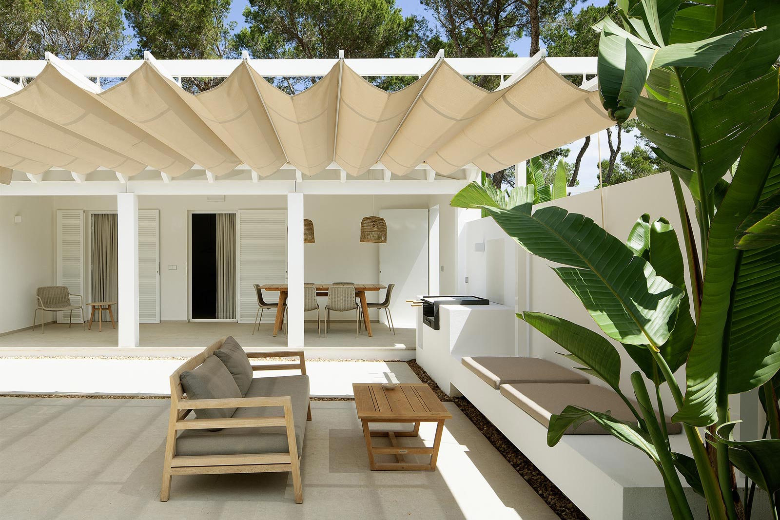 Zona exterior con toldo